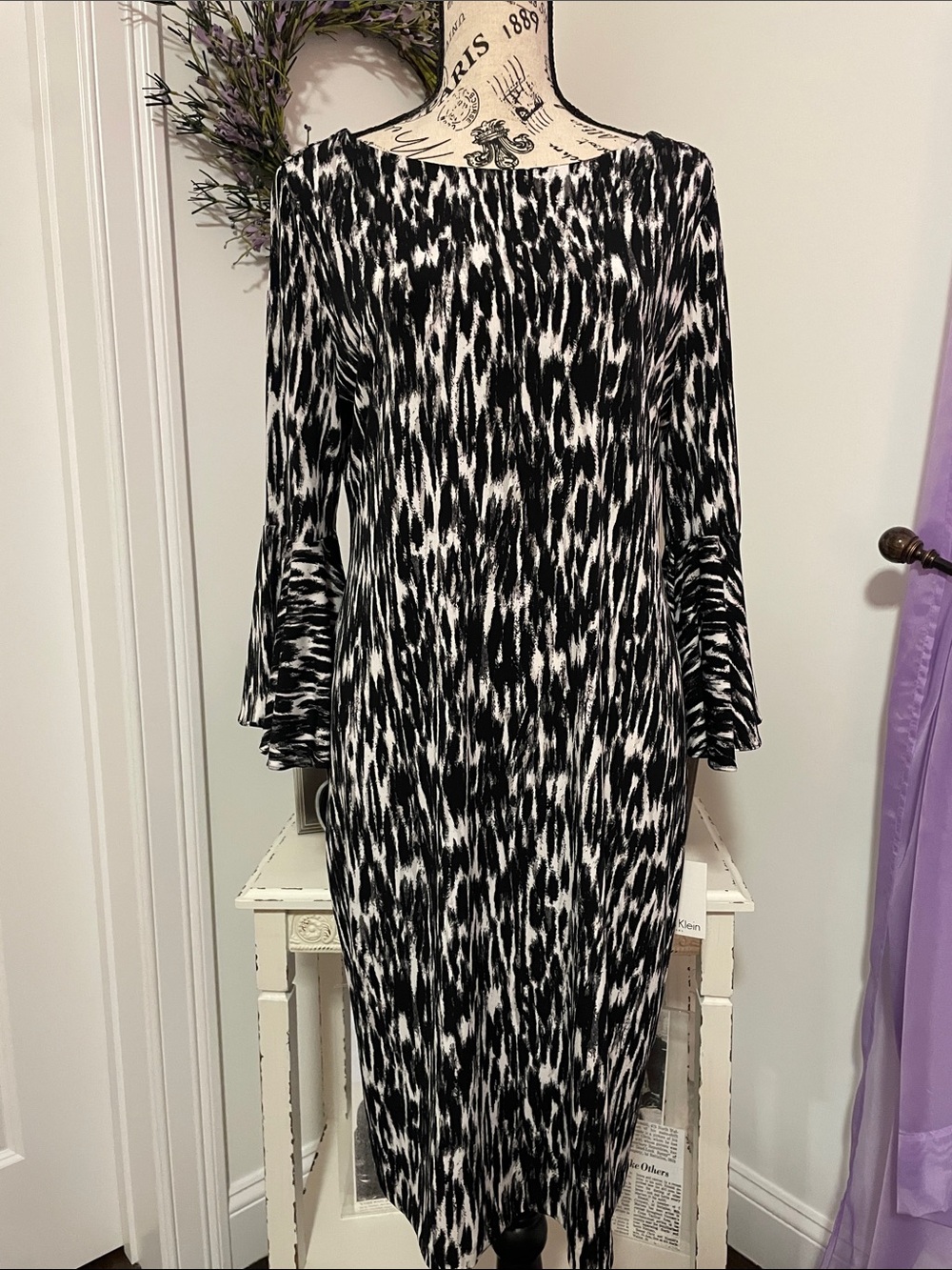 NWT Calvin Klein Black & White Patterned Long Bell Sleeve Dress